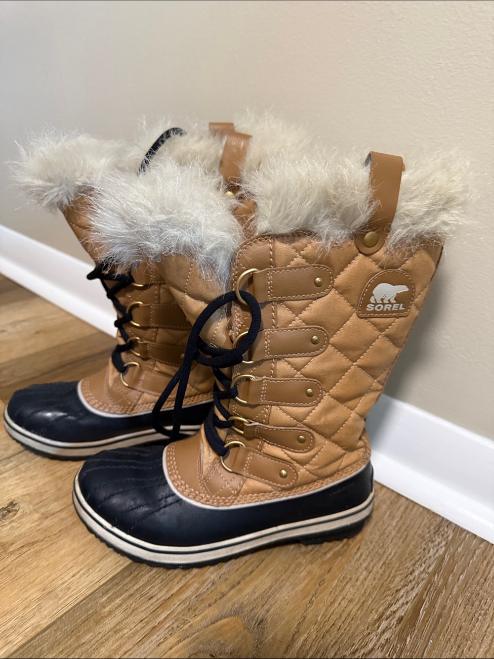 Sorel Tofino Winter Boots in Tan and Navy